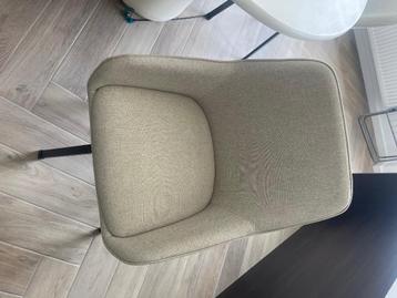5 eetstoelen beschikbaar voor biedingen
