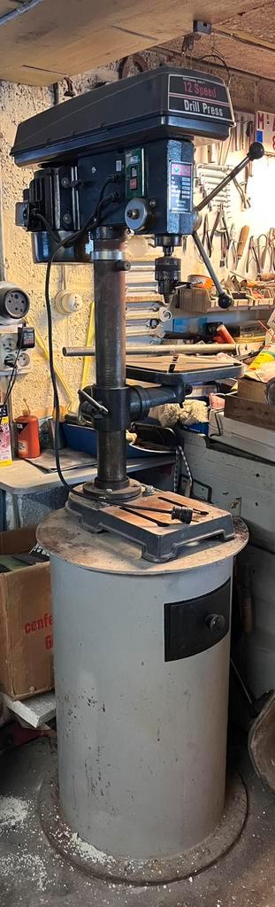 Perceuse à colonne 12 vitesses - Socle tiroir intégré, Bricolage & Construction, Outillage | Foreuses, Utilisé, Perceuse, Enlèvement