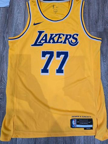 Luka Doncic Laker shirt maat L beschikbaar voor biedingen