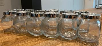 Petits pots à épices en verre