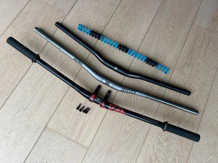 Lot de 3 cintres de vélo (guidons) Joystick, Concept, Alpha, Fietsen en Brommers, Fietsonderdelen, Gebruikt, Ophalen of Verzenden
