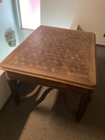 Eiken tafel en stoelen beschikbaar voor biedingen