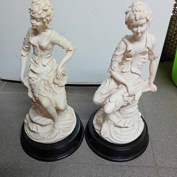 2 antieke beelden beschikbaar voor biedingen