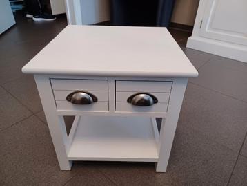 Bijzettafeltje.  beschikbaar voor biedingen