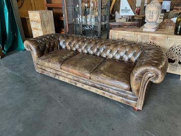 Unieke Chesterfield Bank Cognac uit Kurhaus Scheveningen beschikbaar voor biedingen