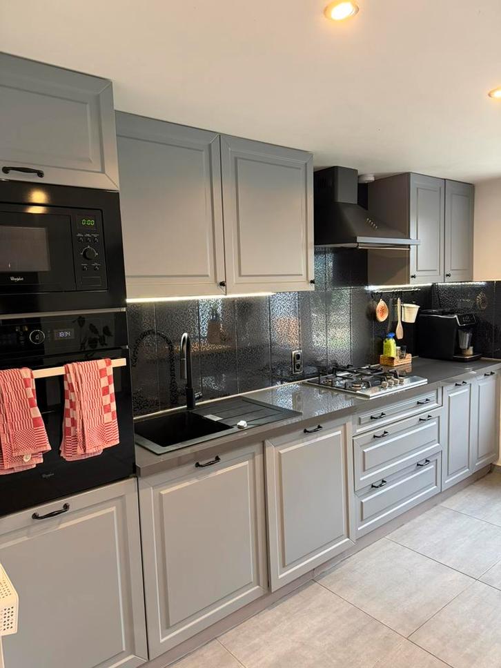 Keuken, Huis en Inrichting, Keuken | Complete keukens, Gebruikt, Enkelwandige keuken, Grijs, Kunststof, Met kookeiland, Hoogglans of Gelakt