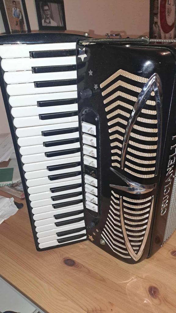 mooie accordeon crucianelli, Muziek en Instrumenten, Overige Muziek en Instrumenten, Zo goed als nieuw, Ophalen
