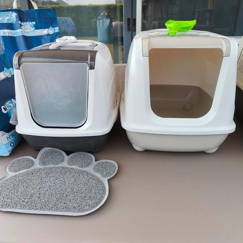 Twee kattenbakken, twee schepjes en kattenbakvulling, Dieren en Toebehoren, Kattenbakken, Zo goed als nieuw, Ophalen