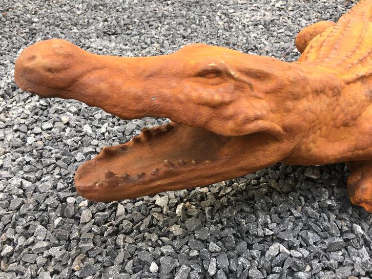 Prachtige forse oxide kleurige vol stenen krokodil., Tuin en Terras, Tuinbeelden, Dierenbeeld, Steen, Ophalen of Verzenden