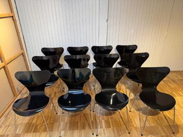12 x Fritz Hansen vlinderstoel zwart hoogglans Arne Jacobsen beschikbaar voor biedingen
