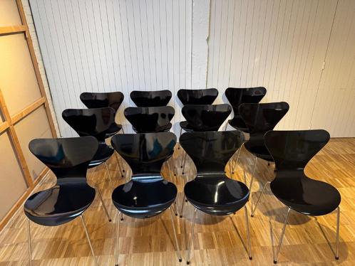 12 x Fritz Hansen vlinderstoel zwart hoogglans Arne Jacobsen, Huis en Inrichting, Stoelen, Zo goed als nieuw, Vijf, Zes of meer stoelen