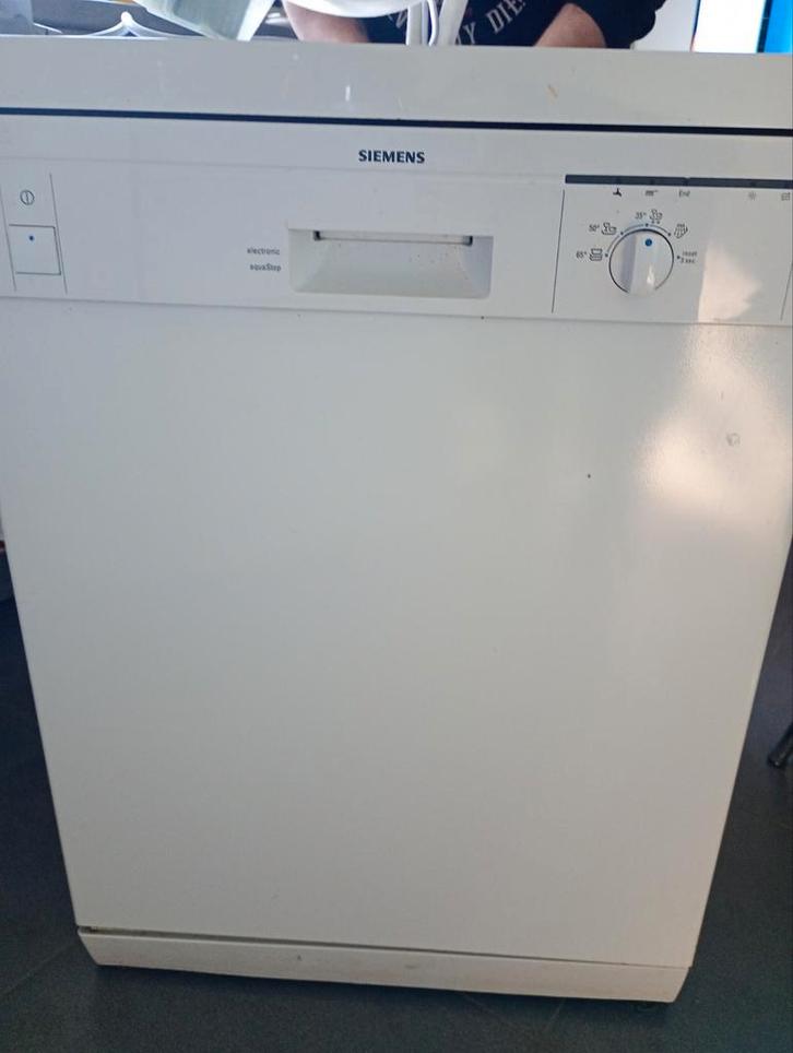 Siemens vaatwasser voor reparatie of onderdelen, Elektronische apparatuur, Vaatwasmachines, Niet werkend, Ophalen