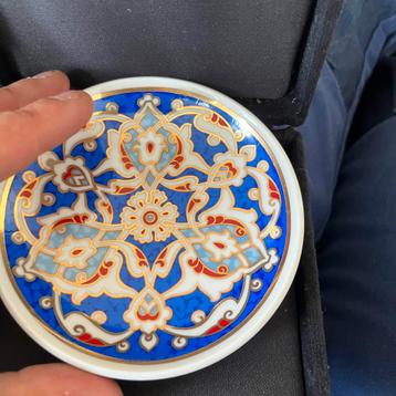 Porselein te koop beschikbaar voor biedingen