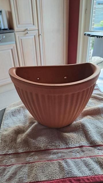 Hangpot in terracotta