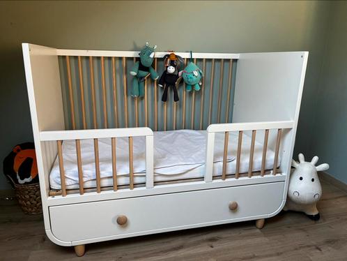 Lit bébé évolutif IKEA myrlla, Kinderen en Baby's, Kinderkamer | Bedden, Zo goed als nieuw, Matras