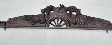 Antiek bretoens fronton in hout beschikbaar voor biedingen