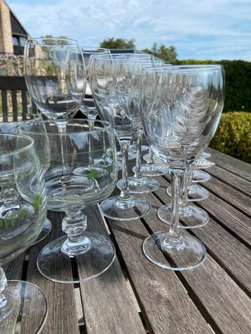 Wijnglazen en Irish coffee glazen beschikbaar voor biedingen