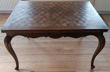 Massief houten tafel met verlengstukken beschikbaar voor biedingen