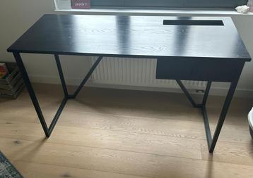 GRATIS af te halen - Bureau in zwart, Huis en Inrichting, Bureaus, Ophalen, Zo goed als nieuw, Bureau