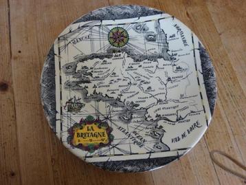 Assiette à suspendre en faïence de GIEN beschikbaar voor biedingen