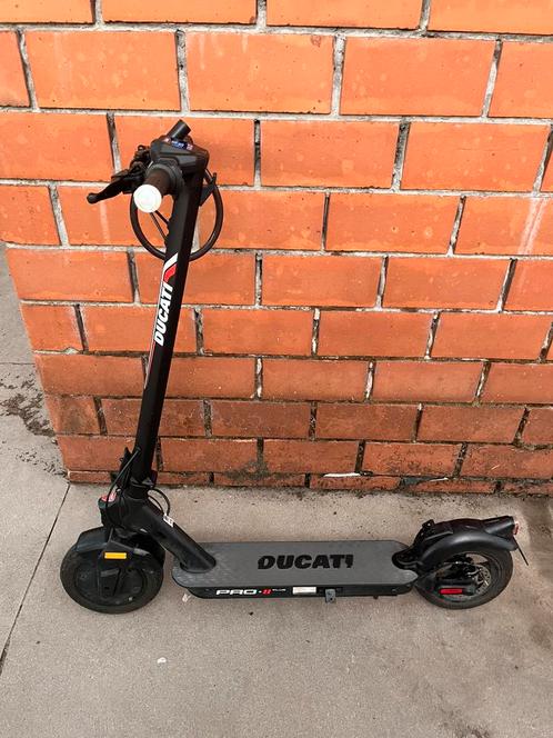 E step ducati pro 2 plus, Fietsen en Brommers, Steps, Gebruikt, Elektrische step (E-scooter), Ophalen