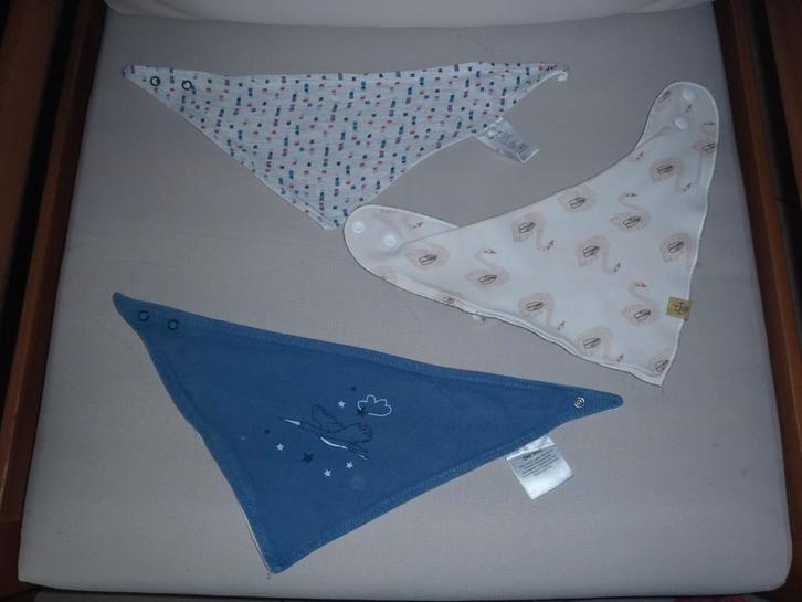 1 set van 3 driehoekige slabbetjes, Kinderen en Baby's, Babymode-accessoires, Zo goed als nieuw, Ophalen of Verzenden