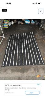 Mooie tapijt in goede staat in garage, Huis en Inrichting, Ophalen, Zo goed als nieuw