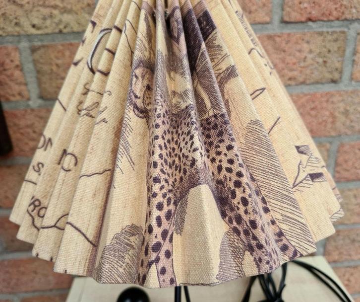 tafellamp of nachtlamp  -kap met o.a. luipaard-lees info aub, Huis en Inrichting, Lampen | Tafellampen, Metaal, Ophalen