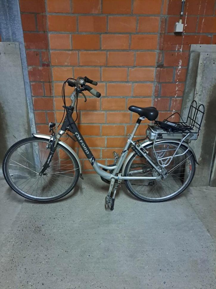 Elektrische damesfiets, Fietsen en Brommers, Elektrische fietsen, Gebruikt, 30 tot 50 km per accu, Ophalen