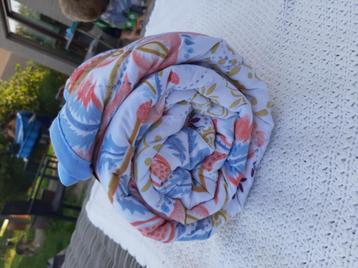 Plaid Damart bloemenprint – decoratief, licht & in topstaat beschikbaar voor biedingen
