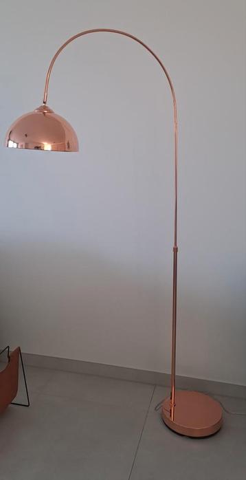 Staanlamp koperkleurig. beschikbaar voor biedingen
