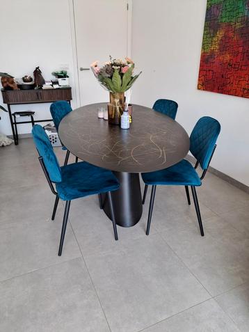 eettafel ovaal beschikbaar voor biedingen
