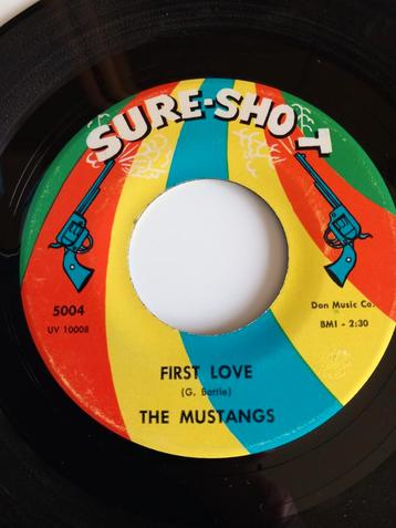 THE MUSTANGS. FIRST LOVE + A CHANGE. POPCORN USA 45T, Enlèvement ou Envoi, Comme neuf