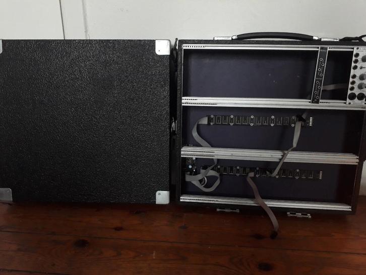 Eurorack case Arksine Custom enclosure 3U 84Hp x3, Musique & Instruments, Synthétiseurs, Utilisé, Enlèvement ou Envoi