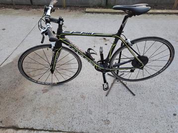 Koersfiets beschikbaar voor biedingen