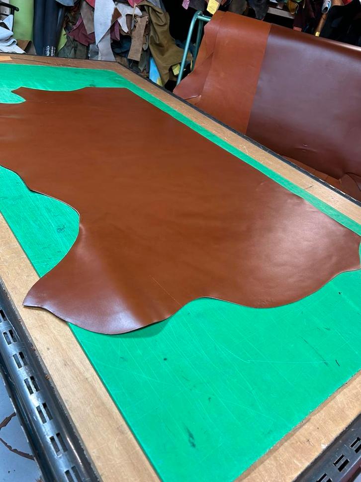 Cognac kleur kalfs galve huid 1.4 mm dik stug en glad A-526, Hobby en Vrije tijd, Stoffen en Lappen, Zo goed als nieuw, Ophalen of Verzenden