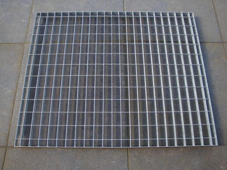 nieuwe gegalvaniseerde roosters / draadroosters 111,5 x 119, Doe-het-zelf en Bouw, Metalen, Nieuw, IJzer, Ophalen