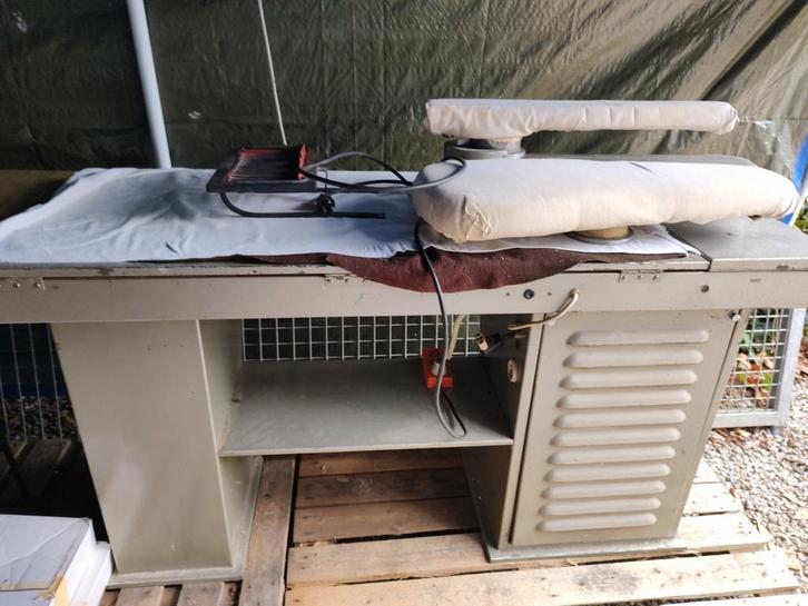 Infustriële strijktafel, Elektronische apparatuur, Strijkijzers en Strijkplanken, Ophalen