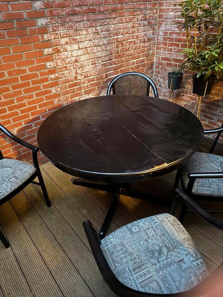 Gratis af te halen: tafel, vier stoelen, Huis en Inrichting, Tafelonderdelen, Ophalen