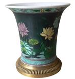Oosters vaasje op bronzen voetje., Ophalen of Verzenden