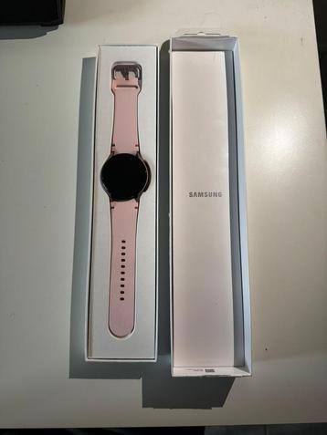 PRIX IMBATTABLE Samsung Galaxy Watch FE 40 mm NEUVE —109.99 beschikbaar voor biedingen