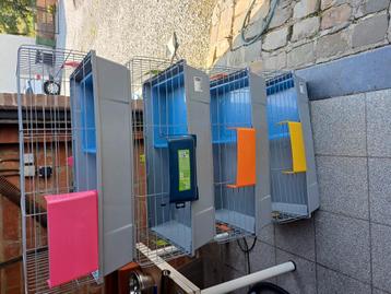 4 gelijke konijn kooien  beschikbaar voor biedingen