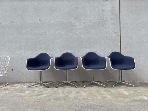 VITRA EAMES DAL ARMCHAIR,  4X, Huis en Inrichting, Stoelen, Zo goed als nieuw, Vier, Kunststof, Stof, Verzenden