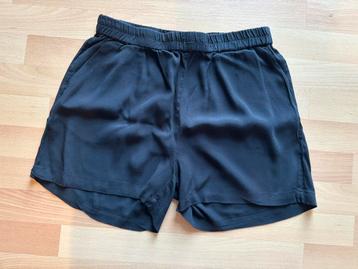 Zwarte losse short cks maat 38 beschikbaar voor biedingen