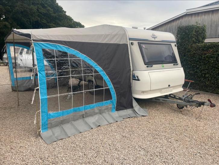 Nette Caravan hobby 420 4 persoons met luifel, Caravans en Kamperen, Caravans, Bedrijf, tot en met 4, Treinzit, Hobby, Vast bed