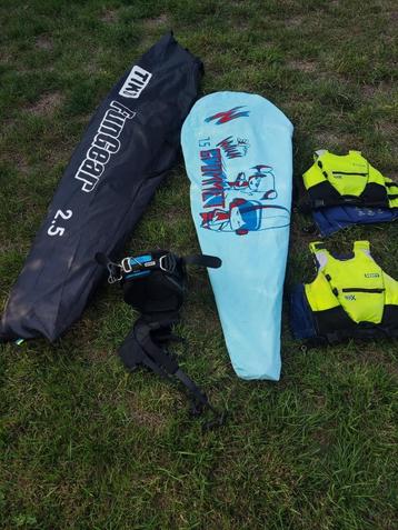 Kids spullen zeilset 1.5 en 2.5 trapeze en zwemvesten