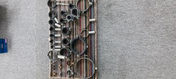 NIEUW HANGBEUGELS+GEWOON BEUGELS ALLE MATEN NOG 1000 STUKS. beschikbaar voor biedingen