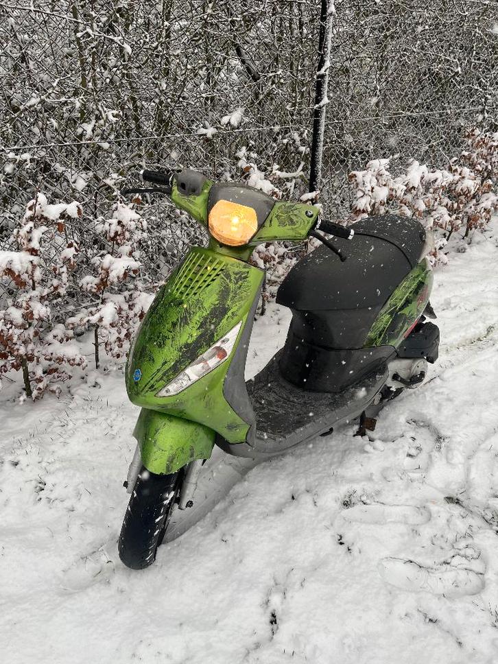 piaggio zip 4T - B klasse, Fietsen en Brommers, Scooters | Piaggio, Gebruikt, Zip, Klasse B (45 km/u), Benzine, Ophalen of Verzenden