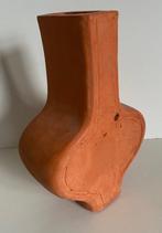 Decoratieve terracotta vaas, in terracottakleur, Antiek en Kunst, Ophalen