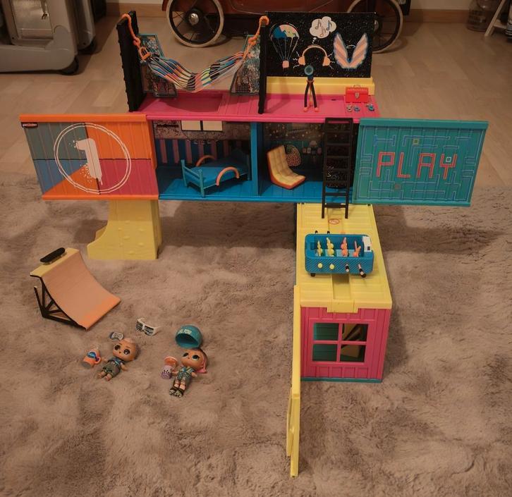 LOL skatepark, Enfants & Bébés, Jouets | Maisons de poupées, Comme neuf, Enlèvement